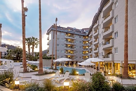 AQUA Hotel Montagut Suites 4*Sup