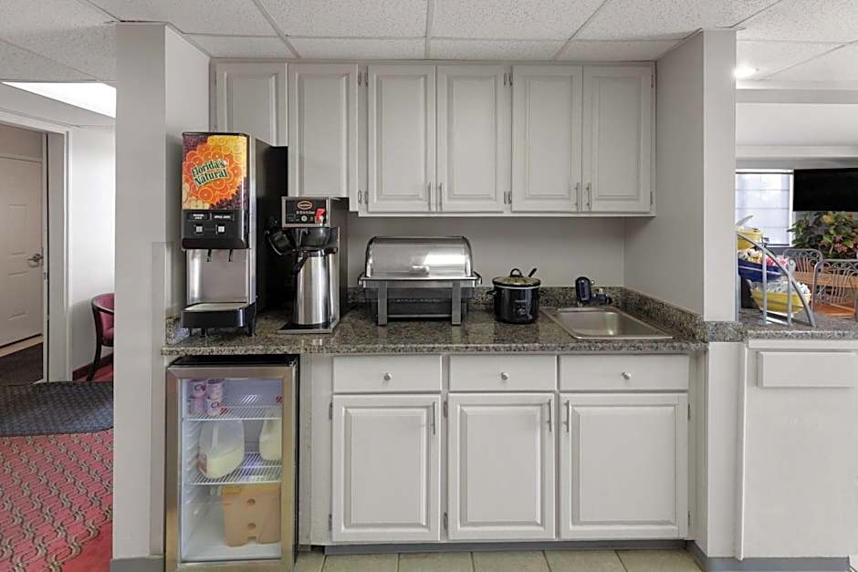 Days Inn by Wyndham Mountain Home