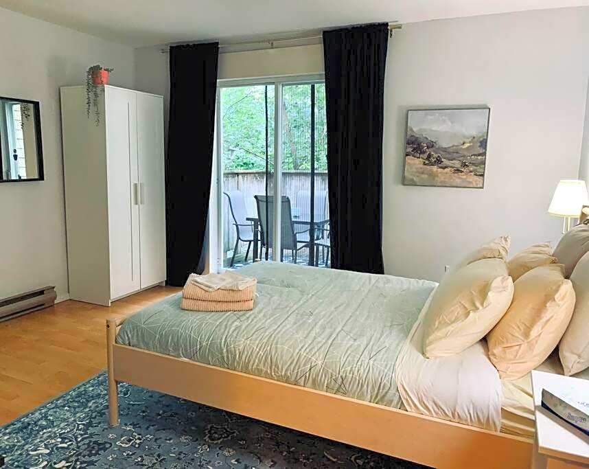 Charming 2-BDRM Apt #4 with Balcony