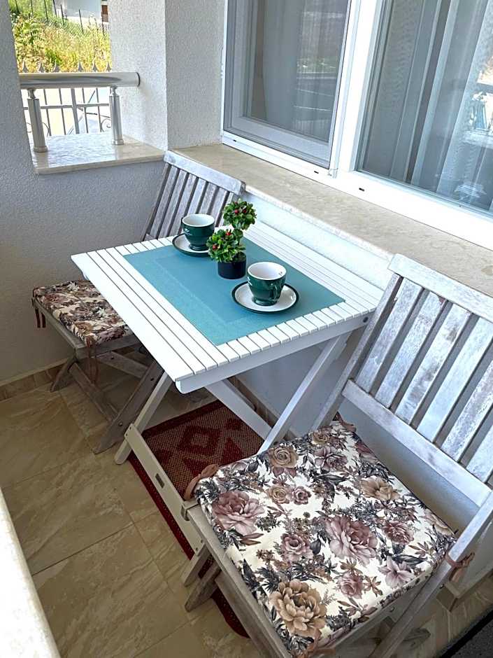 Palms Studio in Sozopol, with free parking