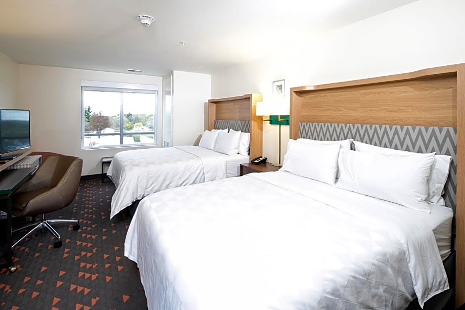 Holiday Inn & Suites - Detroit - Troy, an IHG Hotel