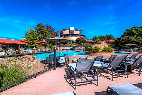 Lodge of Four Seasons Golf Resort, Marina & Spa