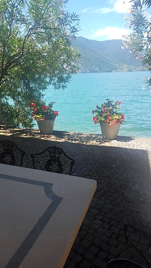 L'Oleandro sul Lago d'Iseo B&B