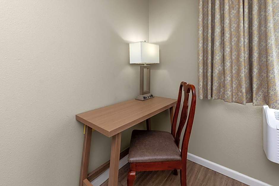 Days Inn by Wyndham Mountain Home