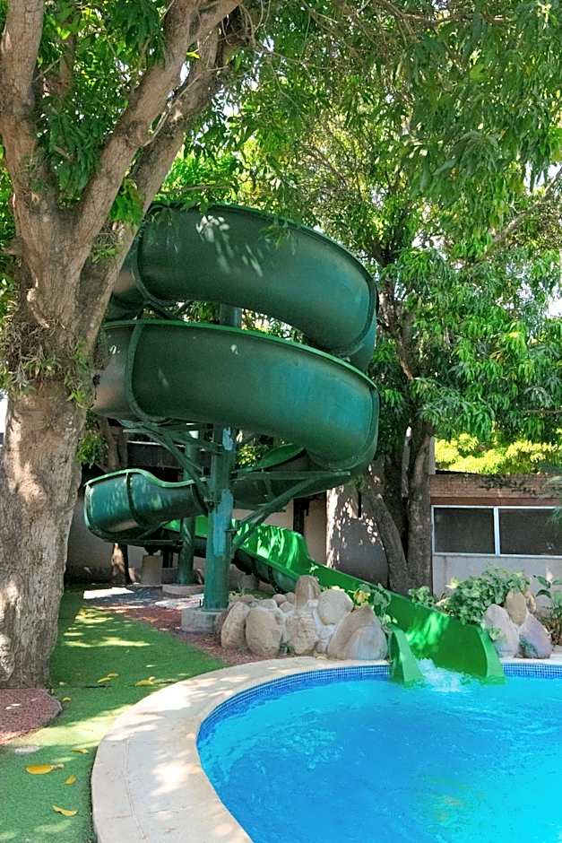 Hotel Camino Real