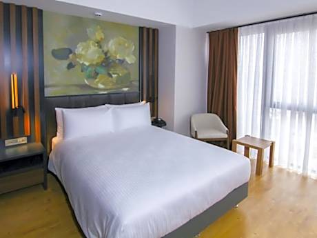 S Class Hotel & Convention Center