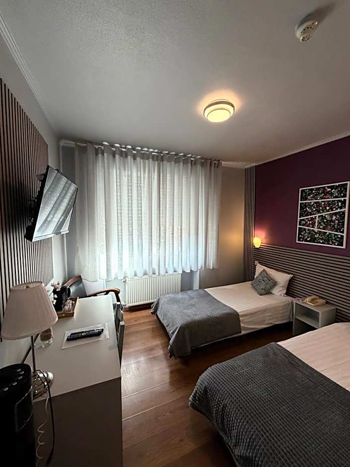 Yasha Hotel