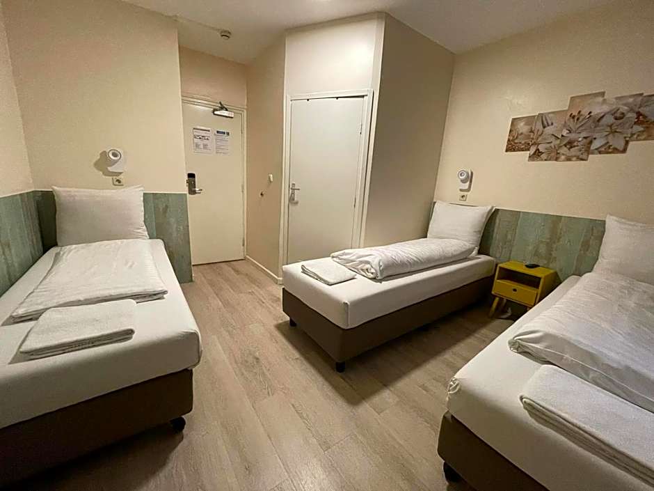 Budget Hotel Damrak Inn