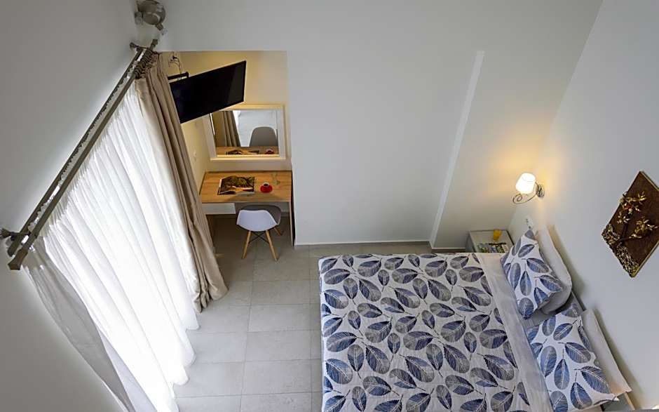 Elpiniki Luxury Rooms