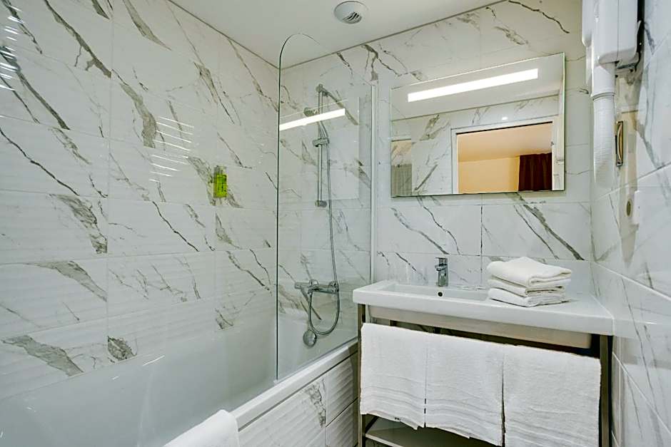 Brit Hotel Confort Loches