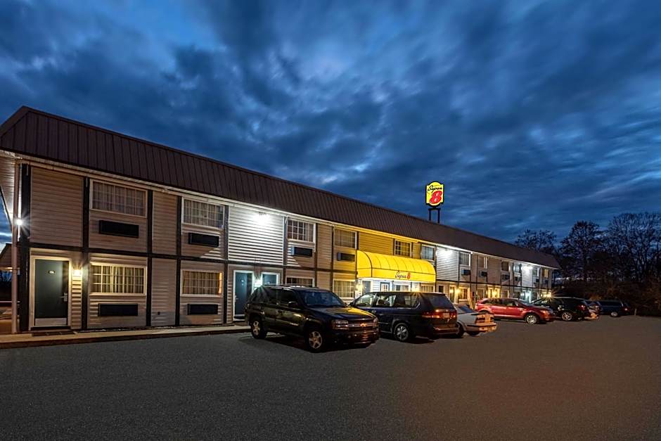 Super 8 by Wyndham Wooster