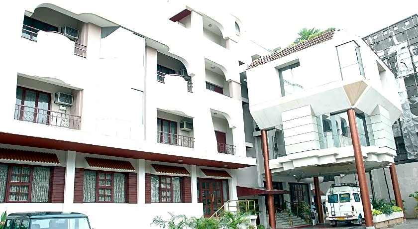 Hotel Gnanam Thanjavur