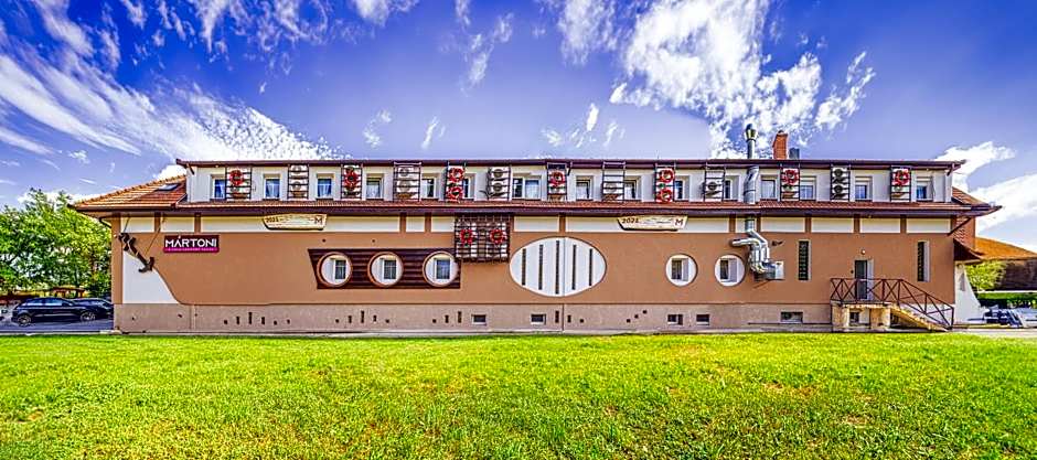 Mártoni Resort & Restaurant