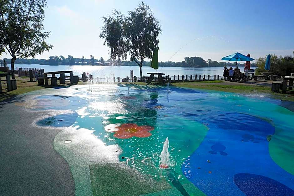 MPoint36 at Tattershall Lakes Hot Tub Lake Views 3 Bedrooms