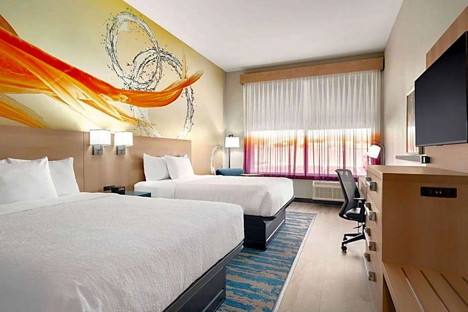 La Quinta Inn & Suites by Wyndham San Antonio Seaworld LAFB