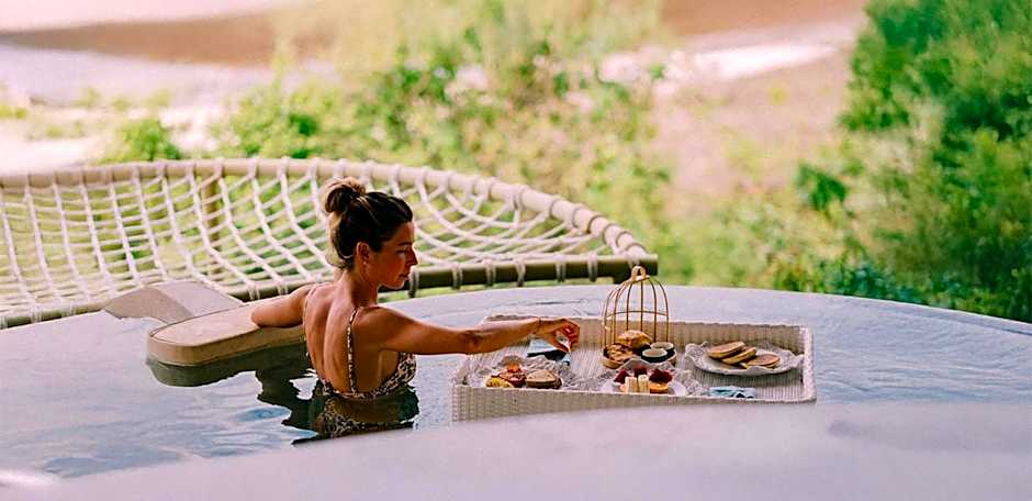 Kini Resort - Oceanfront Bamboo Eco Lodges