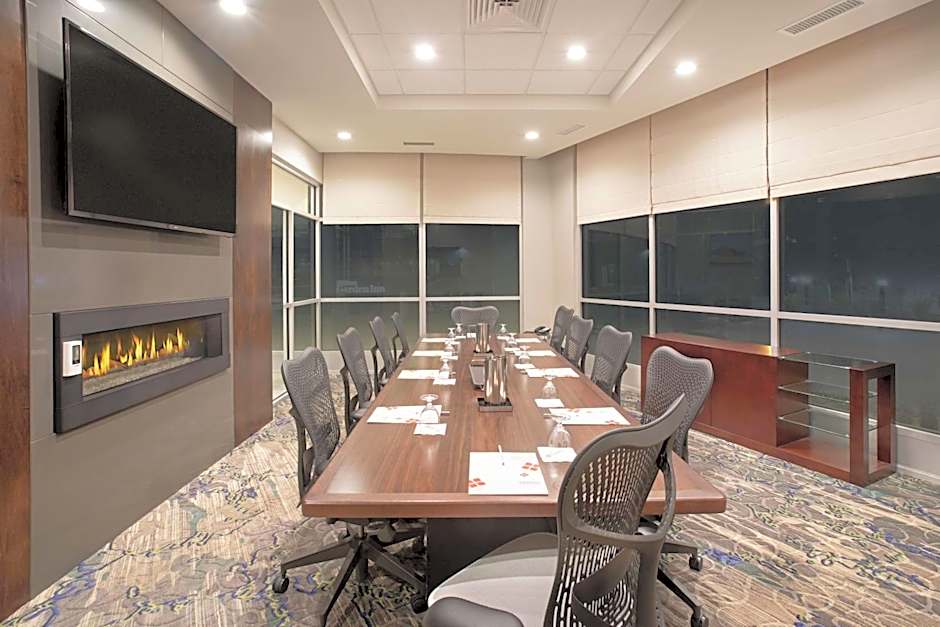 Hilton Garden Inn Omaha Aksarben Village