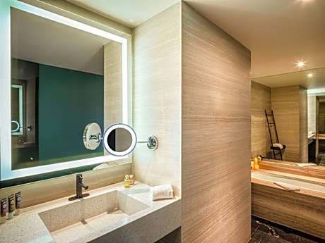 Deluxe Suite with Spa Bath