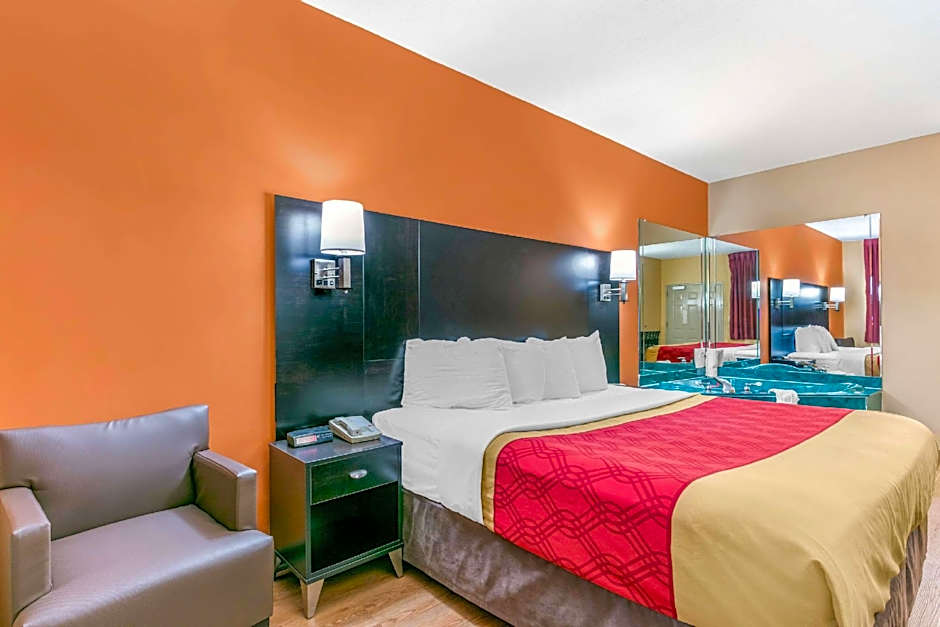 Econo Lodge Northport near University