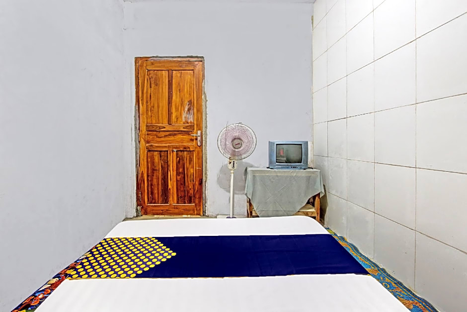 SPOT ON 92535 Guest House Pak Darso