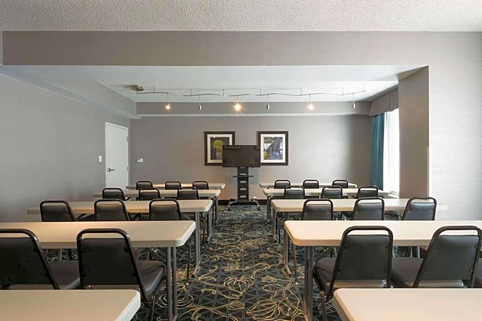 La Quinta Inn & Suites by Wyndham Lynchburg At Liberty Univ.