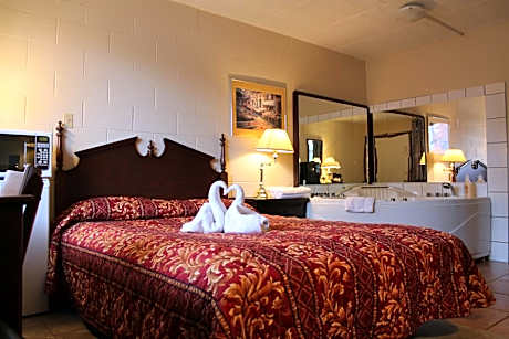 Honeymoon Suite with Spa Bath and Fireplace