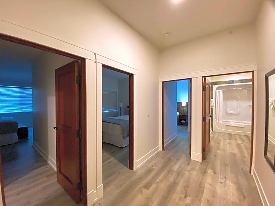 Spectacular Penthouse With Amazing Views, Indoor Pool and Hot tub