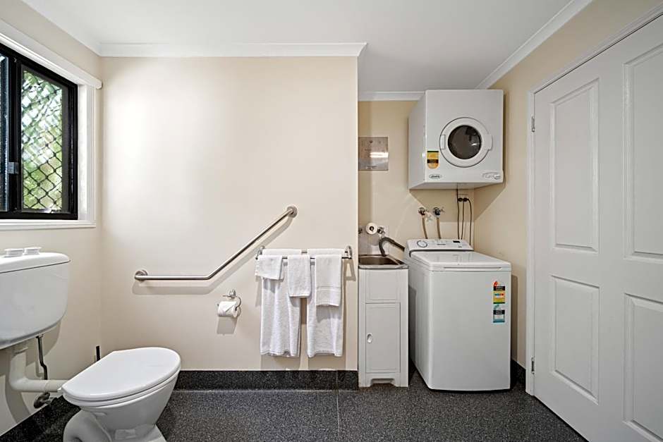 Emerald Motel Apartments