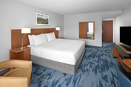King Room with Adapted Tub - Mobility and Hearing Accessible