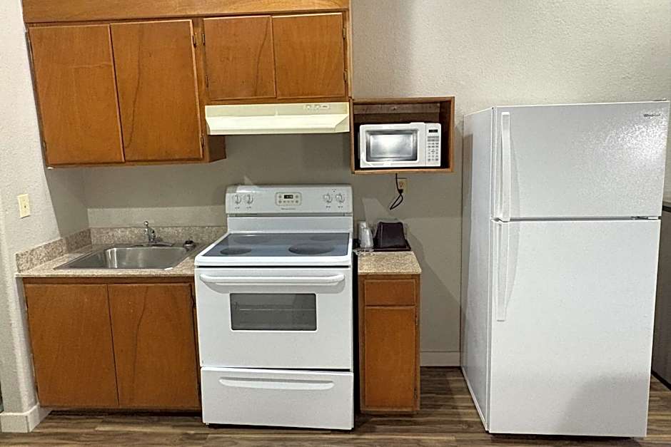 Regency Inn & Suites By Capital O Houston IAH Airport