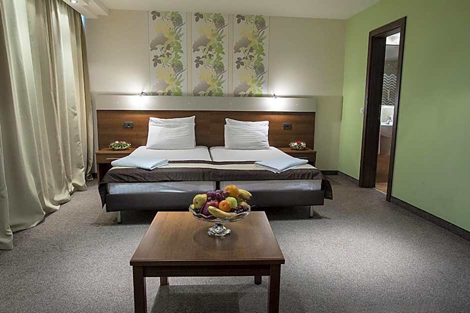 Hotel Forum - Free Parking for cars