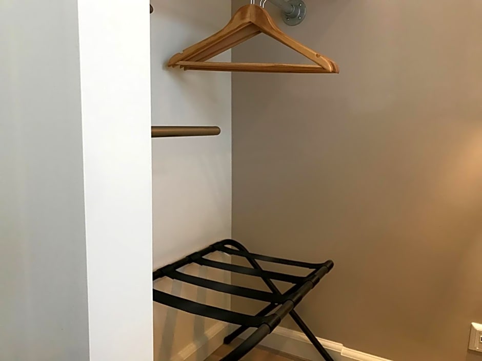 RUST. Bed & Breakfast – Amsterdam, NY