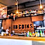 18 Coins Cafe & Hostel