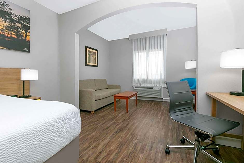 Days Inn & Suites by Wyndham Cabot