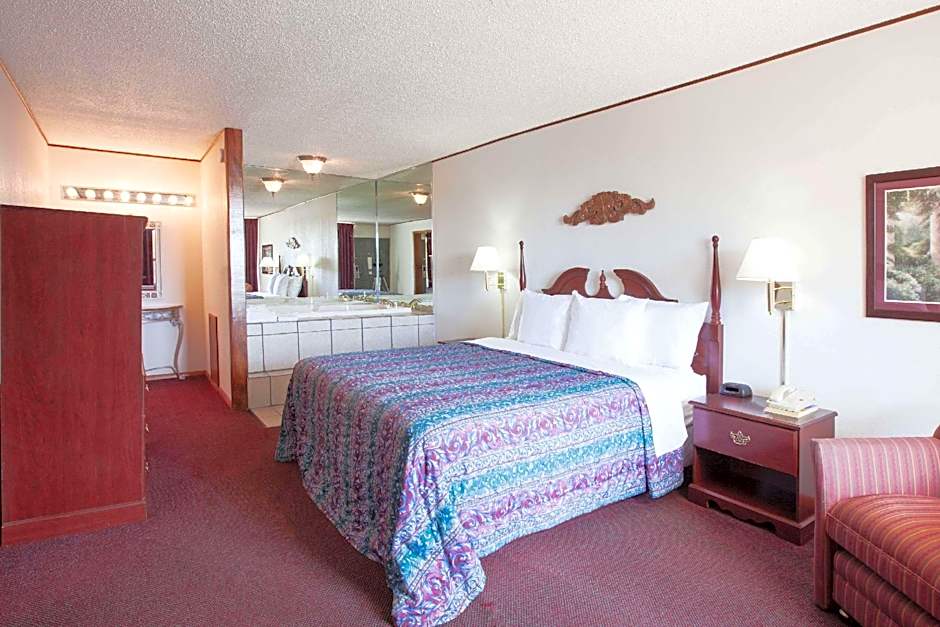 Days Inn by Wyndham Clinton