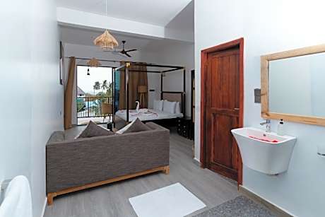 Deluxe Double Room with Balcony and Sea View