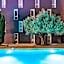 PoMo Hotel & Restaurant