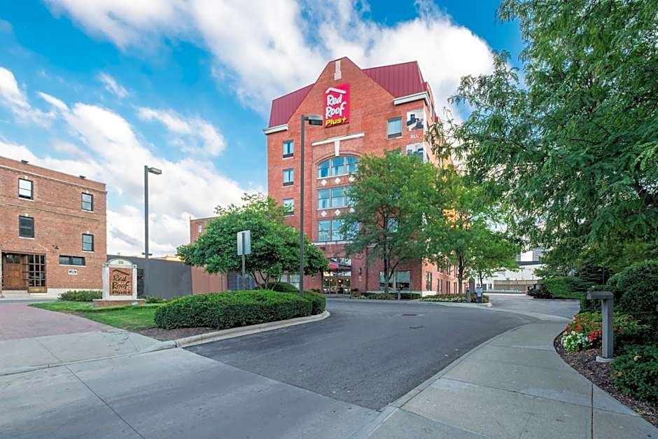 Red Roof PLUS+ Columbus Downtown- Convention Center