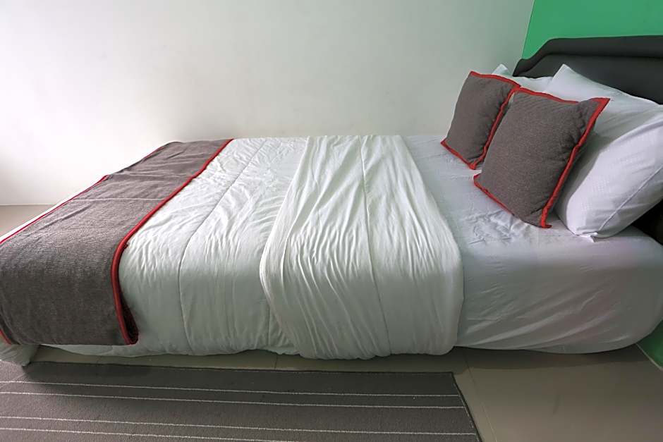 Collection O 93750 Luxury Rooms @ Urbantown Serpong