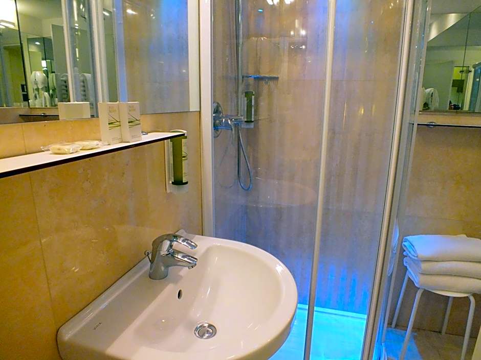 Leone Hotel