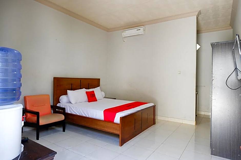 RedDoorz near Mutiara SIS Al Jufrie Airport Palu