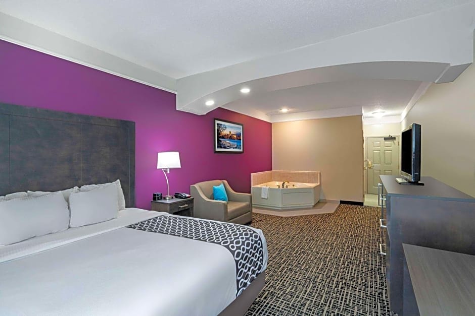 La Quinta Inn & Suites by Wyndham Albany Airport