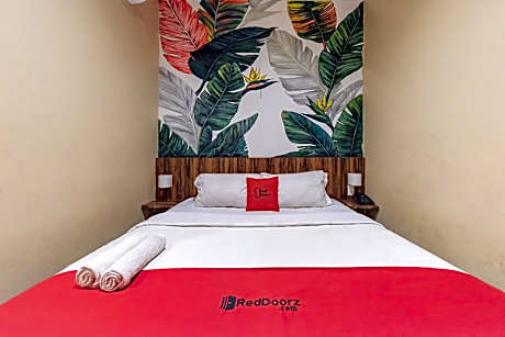 RedDoorz Plus near UNIMED Medan