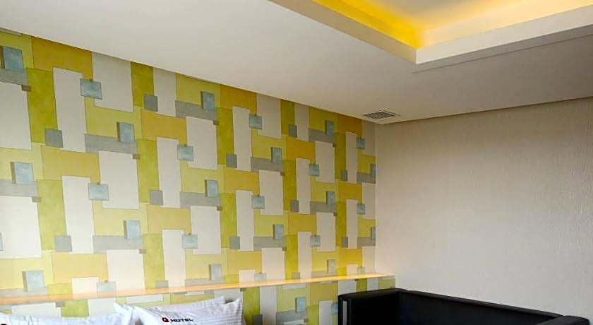 Q Hotel