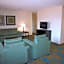 La Quinta Inn & Suites by Wyndham St. Pete-Clearwater Airport
