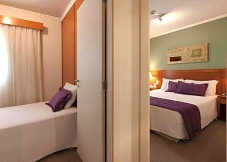 1 Queen Bed, Suite, Smoking, Upgrade