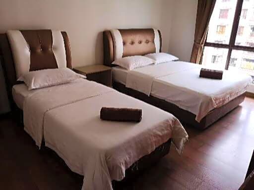 Homestay Marina Court