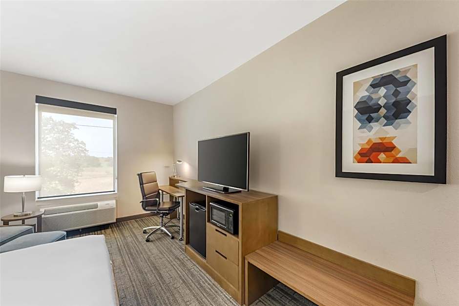 Best Western Green Oaks Inn & Suites