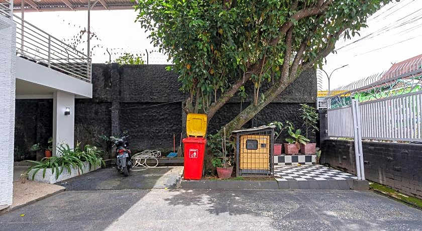 Urbanview Daniela Jambi by RedDoorz