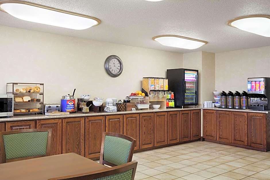 Country Inn & Suites by Radisson Bismarck Waterpark